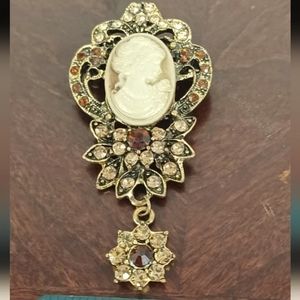 Vintage Cameo Brooch